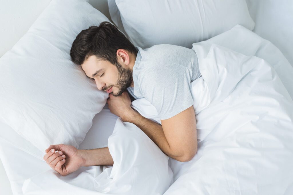 Gute Schlaf hilft zur Vorbeugung von Grippe.
